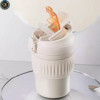 Mug à café isotherme en acier inoxydable 304 de 24 oz avec manchon antidérapant en silicone, bouchon rabattable et sangle de poignet détachable - Design sportif pour