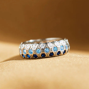 Anello ad arco con gemma blu per donna, gioiello creativo ed elegante per le dita - Product Image 2