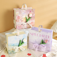 Coffret cadeau de mariage personnalisé avec peinture à l'huile impressionniste, sacs à main assortis, décoration de tulipes blanches et nœuds en organza