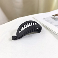 Clip à cheveux en résine mate simple, design horizontal, pour l'arrière de la tête, pour femmes, élégant, torsadé, tendance, fait à la main, style coréen