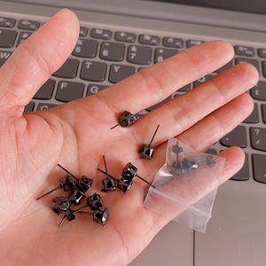 <span class=keywords><strong>Orecchini</strong></span> Unisex in <span class=keywords><strong>Acciaio</strong></span> Inossidabile Stile Vintage di Tendenza con Zirconia Cubica Trasparente, <span class=keywords><strong>Orecchini</strong></span> a Perno Vintage con Perle e Diamanti per <span class=keywords><strong>Uomo</strong></span> e Donna, Offerta Economica - Product Image 3