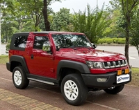 Подержанный внедорожник Beijing BJ40, бензиновый, автомат, турбо, левый руль, кожаные сиденья, светодиодные фары, люк, б/у автомобиль