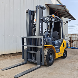 Used for 30 <b>Forklift</b> 3 Ton Diesel Rough Terrain <b>Forklift</b> with 1 Year Warranty Original Japan Low Price - Product Image 4