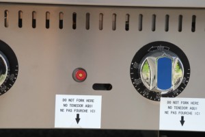 Plancha de Gas Comercial de 60 Pulgadas, 150000 BTU, Acero Inoxidable, Superficie Plana, NG LP, Patas Ajustables, Válvula de Seguridad, Equipo de Cocina - Product Image 5