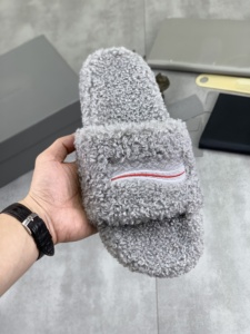 Pantuflas de Plataforma con Bordado de Peluche, Diseño de Lujo 2025, Cálidas para Invierno, Casuales para el Hogar, para Hombre y Mujer - Product Image 4