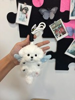 Porte-clés en peluche Bichon Frisé personnalisé et mignon avec ailes d'ange, mini breloque de sac en forme de chien doux, vente en gros, usine OEM, jouet cadeau