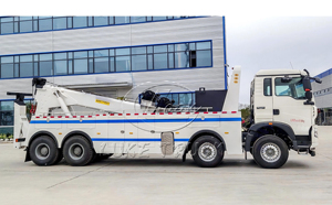 Camion de dépannage intégré Sinotruk HOWO 8x4 avec grue de remorquage – Véhicule de récupération robuste et fiable de 80 tonnes - Product Image 5