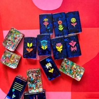 Set Mahjong Modern Abstrak Bermotif Bunga Berkilauan dengan Konfeti Biru, Warna-warni, dan Pola Bunga Timbul