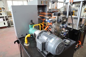 <span class=keywords><strong>Presse</strong></span> <span class=keywords><strong>hydraulique</strong></span> <span class=keywords><strong>verticale</strong></span> personnalisée YQ27 de 40 tonnes colonne à trois faisceaux quatre avec moteur comme composant de base - Product Image 5