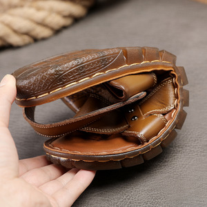 Sandales à lanières en T pour hommes, en cuir de vachette première couche, semelle extérieure en caoutchouc antidérapante, décontractées, d'été, à bout ouvert, motif uni - Product Image 3
