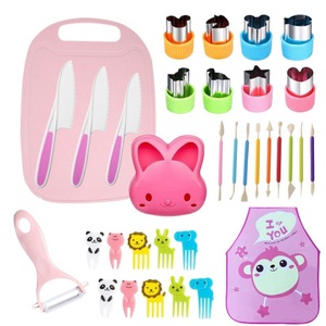 17 Piece Plastic Knife Set For Kids With Cutting Board And Fruit Veg Tools Safe Early Education Kitchen Play Set - Product Image 4