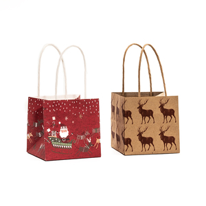 Sacs cadeaux en papier kraft <span class=keywords><strong>de</strong></span> Noël, imprimés Père Noël et rennes, sacs en papier recyclables avec poignées torsadées pour les fêtes <span class=keywords><strong>de</strong></span> fin d'année - Product Image 1