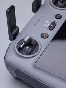 DJ Mavic 4 Pro Fly More Combo (RC 2) – Design pliable avec GPS, 3 batteries et portée de 41 km pour drone DJ - Product Image 4