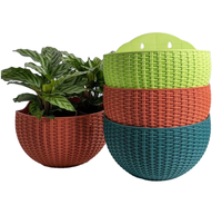 Pot de fleur en plastique mural en matériau PP exquis nouveau décor à la maison balcon jardinière seau extérieur jardin panier suspendu