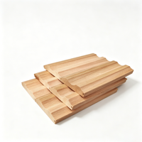 Klare Western Red Cedar Nut- und Federholzverkleidung
