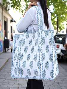Bolsa de Mano de Algodón Acolchada con Estampado Floral, Bolsa de Compras y Viaje Grande, Elegante Bolsa de Mano para Mujer, Diseño Espacioso y Duradero - Product Image 6