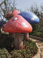 Grande sculpture décorative en fibre de verre en forme de maison champignon pour jardin, parc et aire de jeux extérieurs