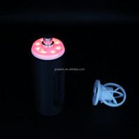 Flacon de parfum LED magnétique, atomiseur de parfum personnalisé pour les commodités hôtelières, comptoir de bar, cadeau, voyage, vente au détail, présentation