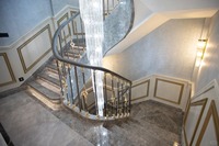 Guangdong Villa de luxe Maison Escaliers en marbre Conception de mains courantes en acier métallique haut de gamme Escalier personnalisé