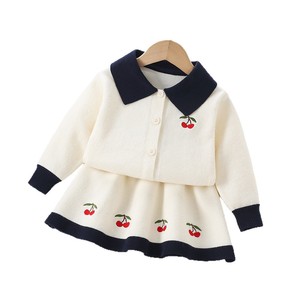 Ensemble <span class=keywords><strong>pull</strong></span> uni décontracté pour filles Automne et hiver Ensemble de vêtements pour bébés filles <span class=keywords><strong>Jupe</strong></span> tricotée Costume de bébé de style universitaire - Product Image 4