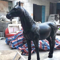 Grande statue de cheval en fibre de verre pour décoration de casino, sculpture géante d'extérieur pour jardin, modèle personnalisé pour hall d'hôtel moderne