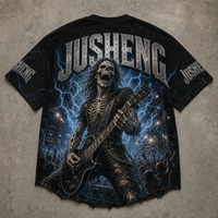 T-shirt Homme Imprimé Intégral Motif Squelette Guitariste Rock, Noir Délavé, avec Lettrage Gothique Arqué et Clous Métalliques, Style Streetwear OEM