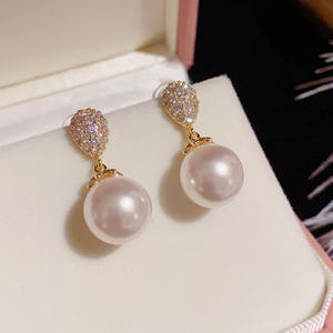 Chine fabricant femmes mode boucles d'oreilles Vintage laiton plaqué pavé zircone grande perle unique boucles d'oreilles goutte - Product Image 4