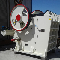 Concasseur à mâchoires de haute qualité pour roches avec moteur et engrenages, machine minière, capacité max. 880 t/h
