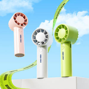 Ventilateur portatif rechargeable portatif à trois vitesses vitesse du vent refroidissement à chaud pour bureau maison voiture RV cadeaux en plastique extérieurs pour hôtels - Product Image 2