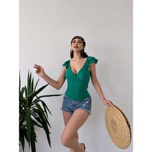 Chemisier en tricot pour femme, style décontracté, à volants aux épaules, avec ceinture, élastique, pour tous les jours - Product Image 1