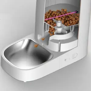 Smart 2024 Best-selling Pet Dog Feeding Bowl High Quality Automatic Plastic Food Feeder For Pet