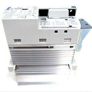 Variador de Frecuencia AC Original y Nuevo Lenze E82EV371K2C 13241795 240V 5.0A NSMP 8200 Trifásico con Control V/F IP21 - Product Image 1