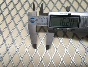 Nhôm tấm thép lưới 5x8 6x10 kim cương mở rộng kim loại lưới mạ kẽm mở rộng dây lưới máng xối bảo vệ - Product Image 6