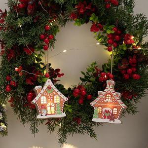 Navidad ciervo <span class=keywords><strong>cabaña</strong></span> colgante de madera pan de jengibre árbol de Navidad decoración con lámpara colgante - Product Image 3