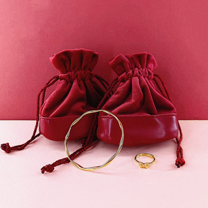 Bolsa de terciopelo rojo de lujo con logotipo personalizado para regalo de boda, con cordón y base redonda para collar - Product Image 5