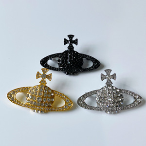 Broche Luxuoso Planeta Saturno com Design de Cruz, Acessório Elegante de Moda para Mulheres - Product Image 1