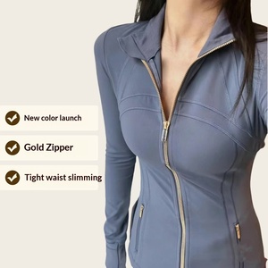 Veste de yoga pour femme, série fermeture éclair dorée, couleur unie, respirante, en nylon, ajustée, manches longues, haut de sport fitness - Product Image 1