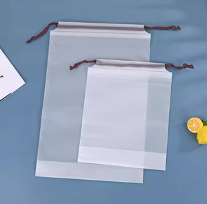 Chaussures de voyage en plastique personnalisées en usine vêtements anti-poussière organisant le stockage sacs à cordon transparents avec double cordon de serrage en coton - Product Image 6