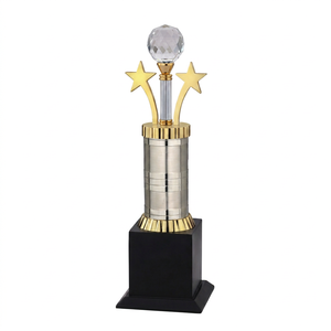 Hermoso trofeo de metal con diamantes, de apariencia lujosa, ideal para escuelas, clubes deportivos y eventos de reconocimiento corporativo. - Product Image 1