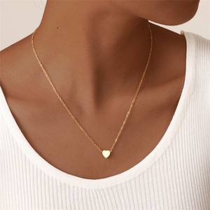 Collar Personalizado con Zirconia Cúbica, Corte Princesa, para Mujer, Chapado en Oro, Acero Inoxidable, Colgante con Letra y Corazón - Product Image 3
