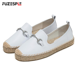 <span class=keywords><strong>Espadrilles</strong></span> décontractées d'été pour femmes en cuir blanc à bout fermé avec boucle métallique et semelle tressée - Product Image 1