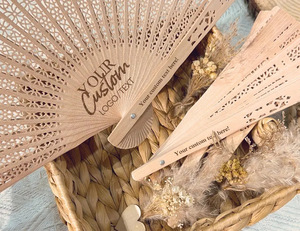 Ventaglio Pieghevole in Legno Liscio da 20CM per Matrimonio, Ventaglio Portatile Personalizzabile con Stampa e Incisione, Regalo di Compleanno Vintage - Product Image 1