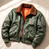 Chaqueta Bomber para Hombre, Satén de Nailon, Cuello de Piel Sintética, Forro Acolchado, Bolsillos Utilitarios, Cierre de Broche, Puños Acanalados, Estilo Urbano, Logotipo Personalizado