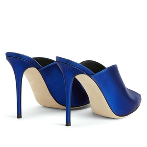 <span class=keywords><strong>Scarpe</strong></span> da <span class=keywords><strong>donna</strong></span> con tacco alto e tacco alto a punta aperta metallizzata Royal Blue Slip On sandali - Product Image 3