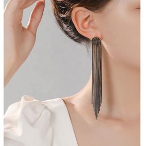 Pendientes de Botón de Lujo de Alta Gama para Mujer, con Borlas Largas, a la Moda en 2025, Populares en Europa y América - Product Image 5