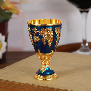 <span class=keywords><strong>Gravure</strong></span> <span class=keywords><strong>sur</strong></span> <span class=keywords><strong>verre</strong></span> de référence de ménage de petite taille de luxe de style européen fabriqué en gros gobelet en <span class=keywords><strong>verre</strong></span> à <span class=keywords><strong>vin</strong></span> blanc en métal - Product Image 5