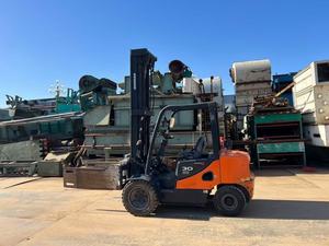 חם למכירה 3 טון doosan מלגזה משומש מכונת מכונת להרים 6 מ 'צבע מקורי doosan שני דיזל מלגזה עם מהדק שטוח - Product Image 6