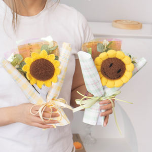 Buket Bunga Hewan Rajutan Tangan dari Benang Crochet, Hadiah Bunga Buatan untuk Teman dengan Hadiah Kecil - Product Image 5