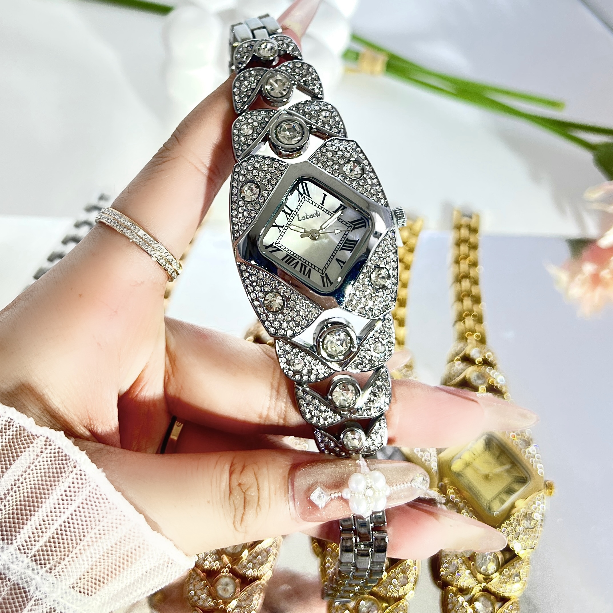 Luxury Ladies Watch - Waterproof Quartz Bracelet with  display picture 1