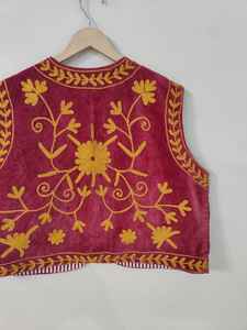 Chaqueta Bomber Corta de Invierno, Reversible, Transpirable, Ecológica, Bordada con Diseño Suzani de Terciopelo Estilo Boho - Product Image 6